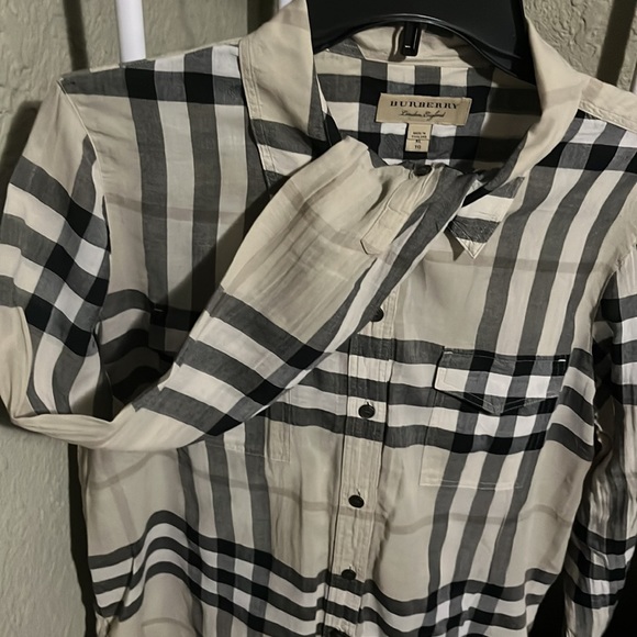 Burberry button up - Picture 4 of 5